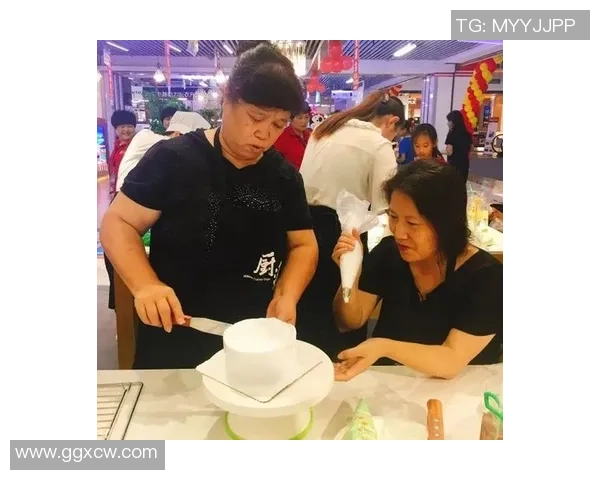 足球明星共聚一堂共享美好晚餐精彩瞬间回顾